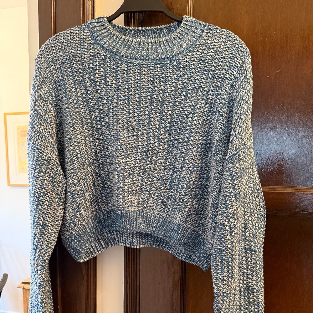 AMO blue/white knit cropped sweater